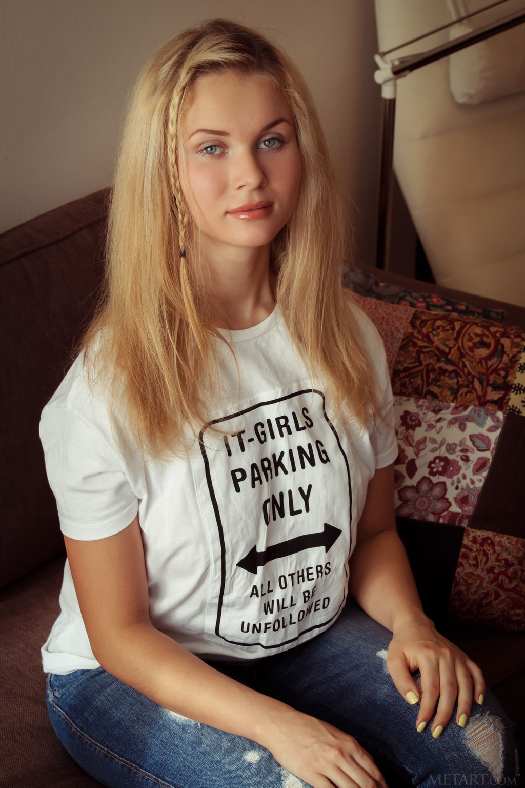 Tight blue jeans, white T-shirt, long blonde hair, blue eyes and big, round breasts - Caroline Abel 01