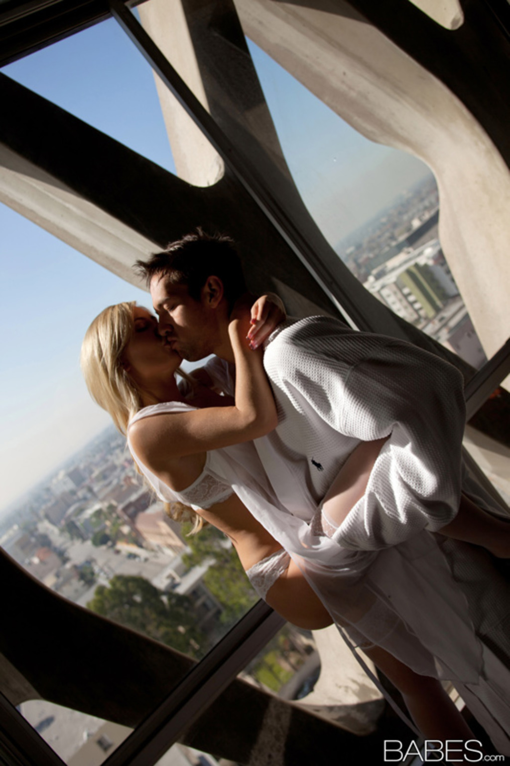 Busty Blonde Tasha Reign 00