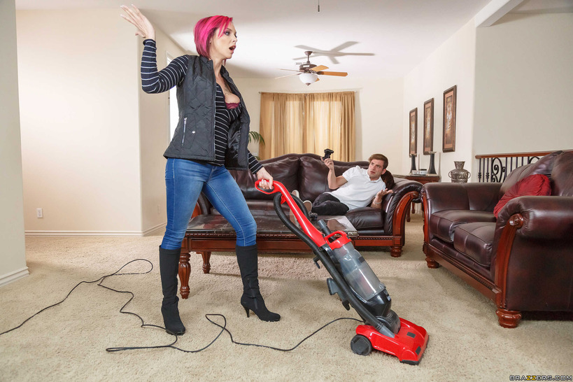 Putting Her Feet Up 00