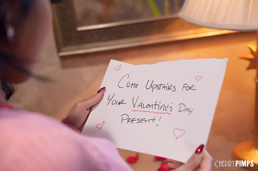 Your Valentine's Present 00