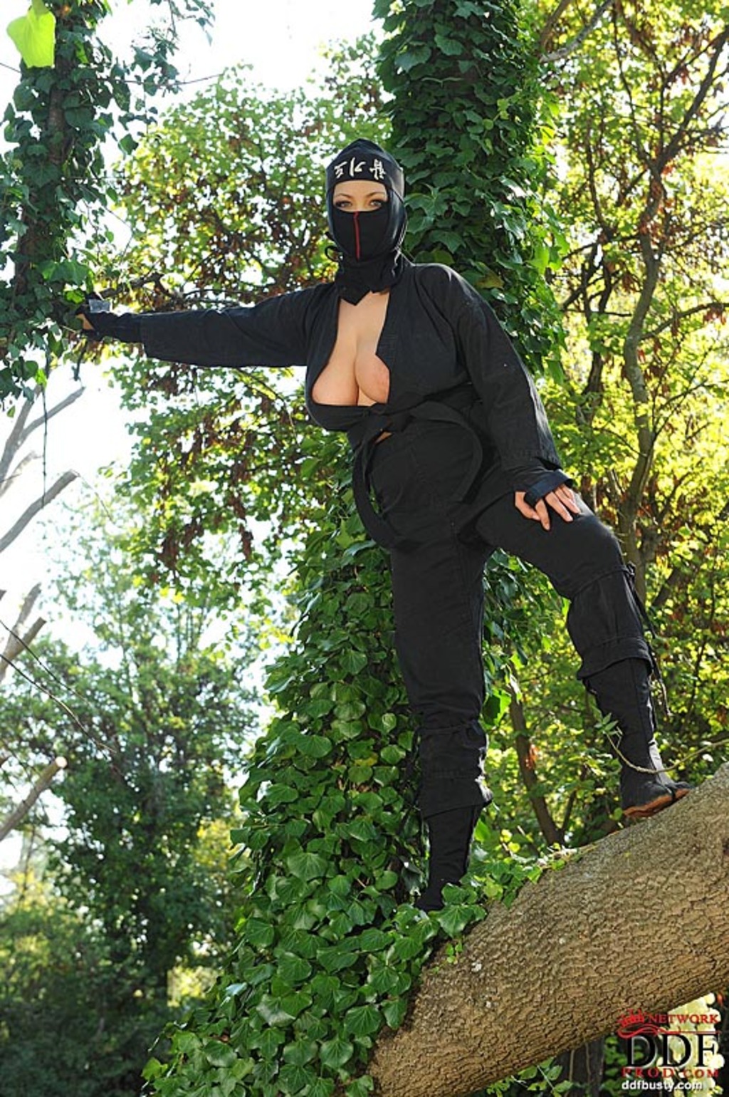 Busty Shione Cooper 01