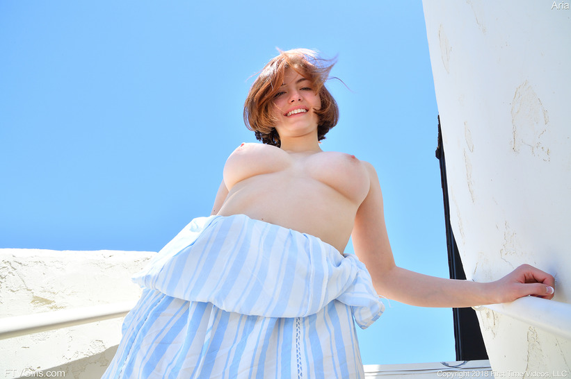 A Non-Nude Intro 09