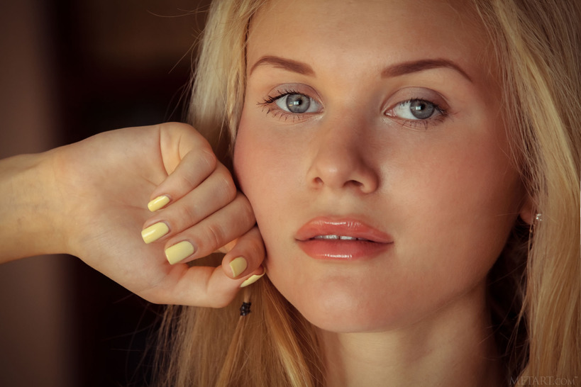 Tight blue jeans, white T-shirt, long blonde hair, blue eyes and big, round breasts - Caroline Abel 00