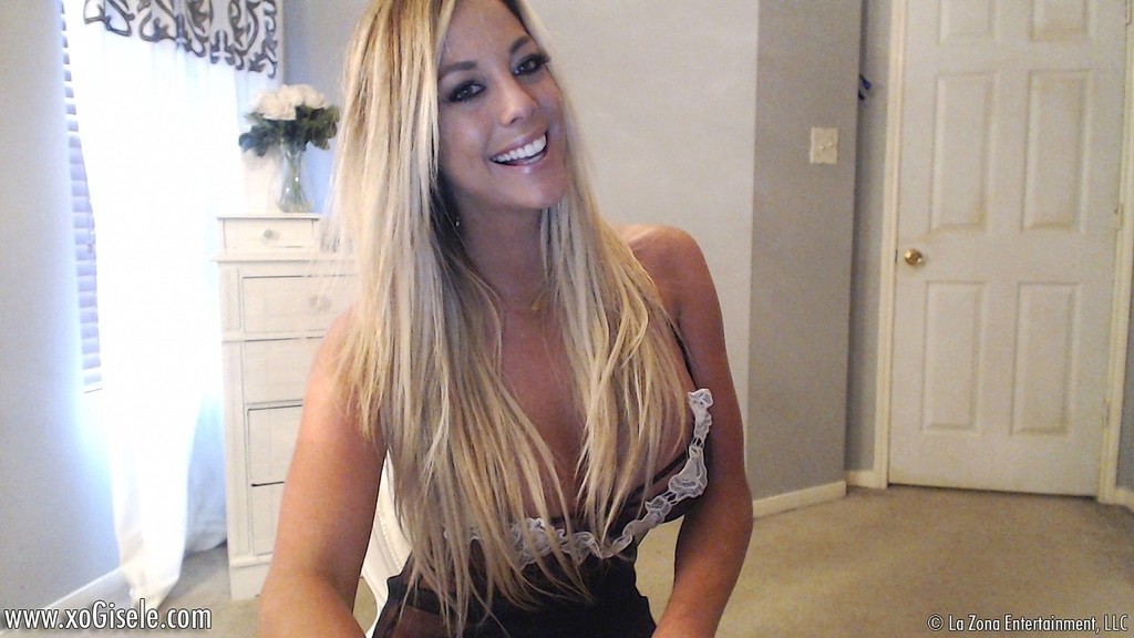 Blonde Bombshell Xo Gisele 00