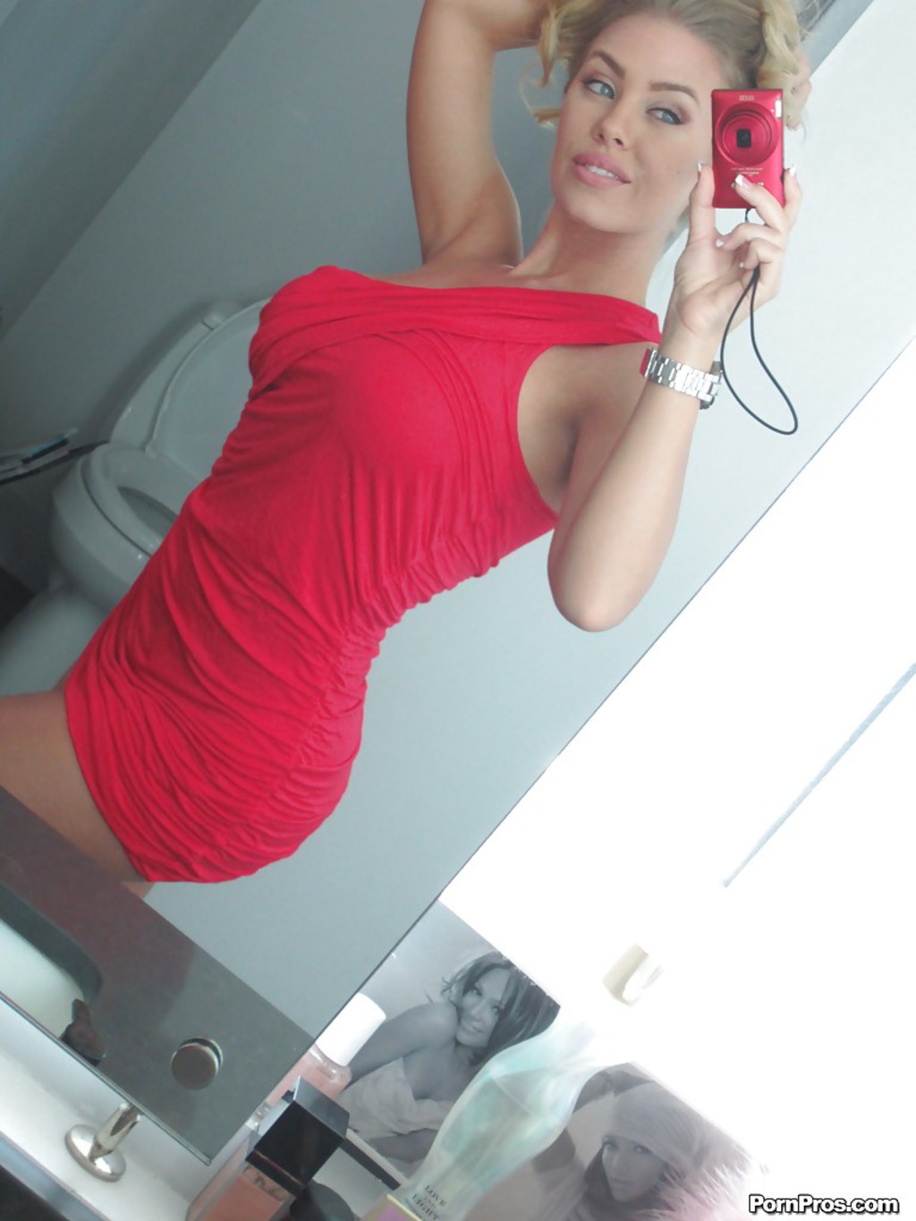 Ravishing Blonde Babe Nicole Aniston 02